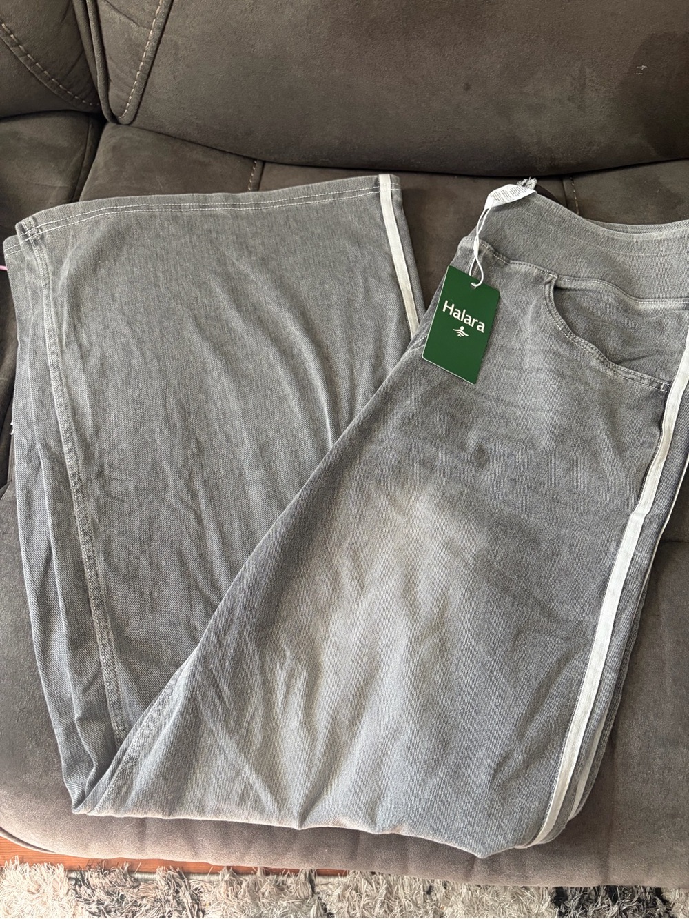 HALARA Women's size Large Petite Gray Jeggings with White Side Stripe